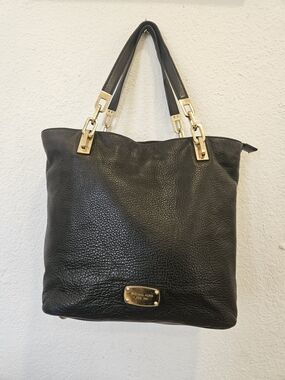 Michael Kors Brooke Medium Tote in Black Pebbled Leather